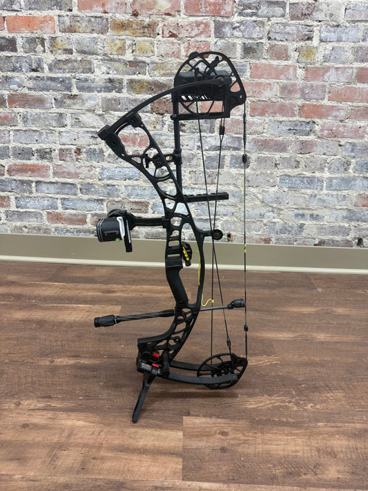 FeatheredTines Package Bow